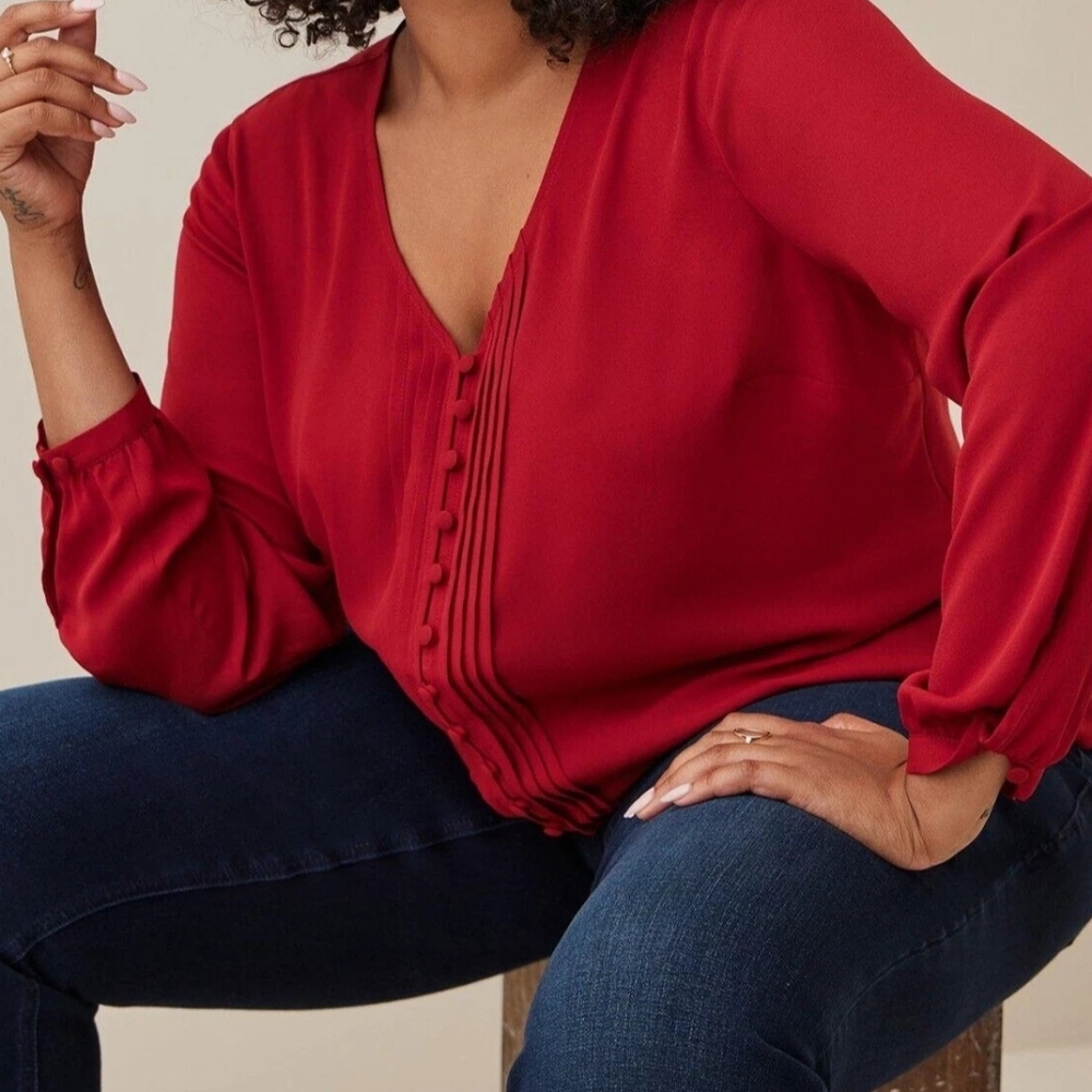 Torrid Georgette Pintuck Button-Front Long Sleeve V-neck Blouse Red NWT 00 M/L
